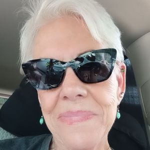 Meet your Posher, Brenda